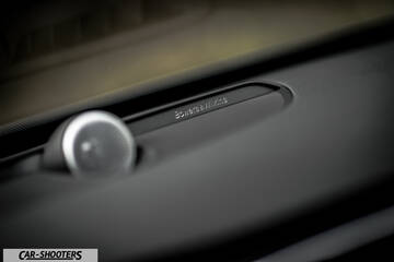 Volvo XC90 – detail, audio speaker close-up