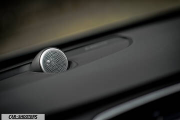 Volvo XC90 – detail, audio speaker close-up