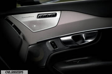 Volvo XC90 – detail, door panel with audio speaker