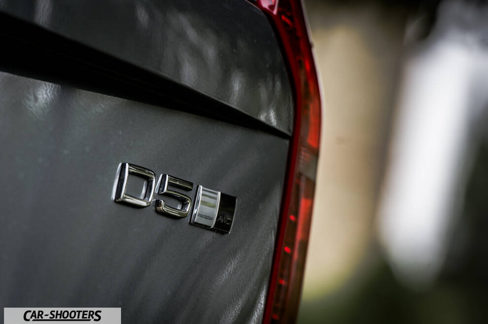 Volvo XC90 – detail, rear badge close-up