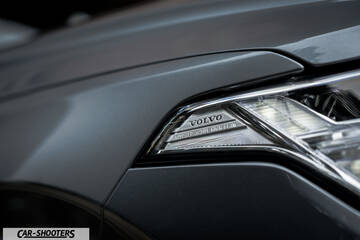 Volvo XC90 – detail, headlight and badge detail