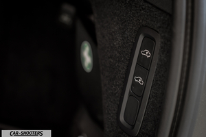 Volvo XC90 – detail, trunk release buttons close-up
