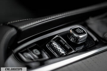 Volvo XC90 – detail, start engine stop button close-up