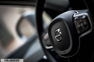 Volvo XC90 – interior, steering wheel close-up