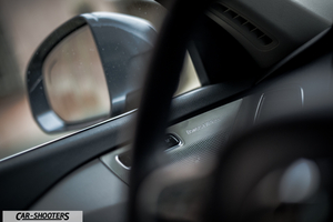 Volvo XC90 – interior, door panel with speaker grille