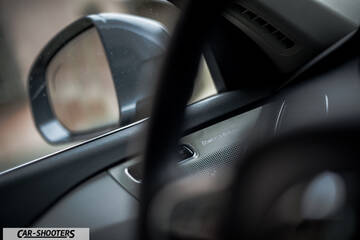 Volvo XC90 – interior, door panel with speaker grille