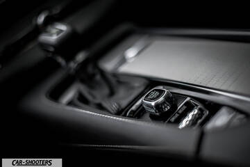 Volvo XC90 – detail, center console shifter and start knob