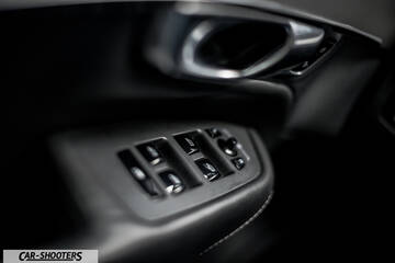 Volvo XC90 – detail, door panel controls close-up