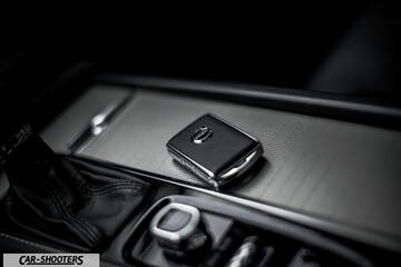 Volvo XC90 – detail, car key on center console