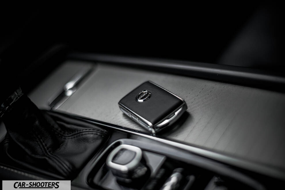 Volvo XC90 – detail, car key on center console