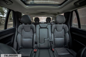 Volvo XC90 – interior, leather rear seats with sunroof