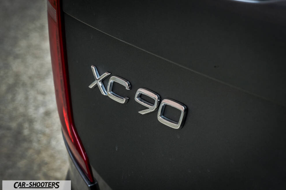 Volvo XC90 – detail, model badge close-up