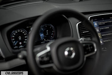 Volvo XC90 – dashboard, digital instrument cluster
