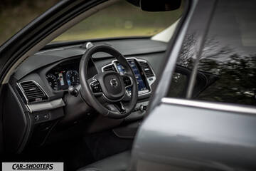 Volvo XC90 – dashboard, digital instrument cluster
