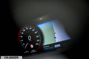 Volvo XC90 – dashboard, digital instrument cluster