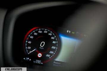 Volvo XC90 – dashboard, digital instrument cluster