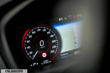 Volvo XC90 – dashboard, digital instrument cluster