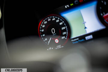 Volvo XC90 – dashboard, digital instrument cluster