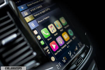 Volvo XC90 – dashboard, apple carplay touchscreen display