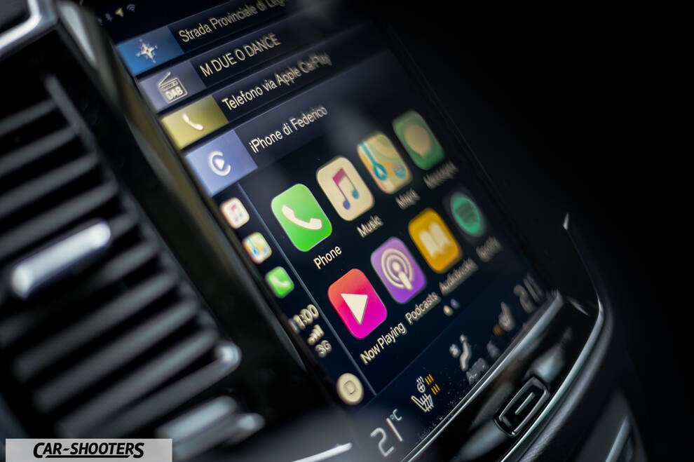 Volvo XC90 – dashboard, apple carplay touchscreen display