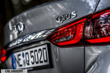 Infiniti Q50 – detail, trunk badge and taillight close-up