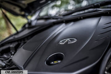 Infiniti Q50 – engine bay, engine cover with logo close up
