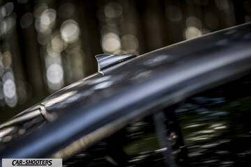 Infiniti Q50 – detail, shark fin antenna close-up