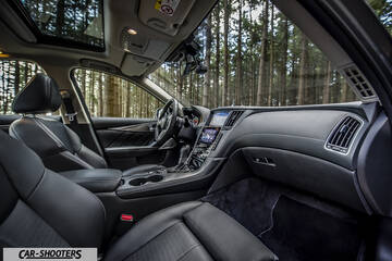 Infiniti Q50 – interior, leather front seats