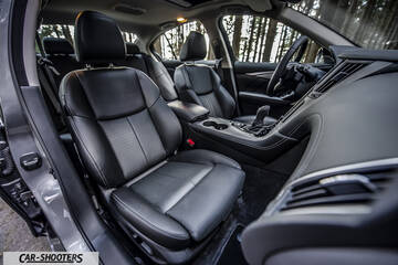 Infiniti Q50 – interior, leather front seats