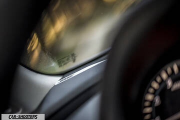 Infiniti Q50 – detail, audio speaker badge on dashboard