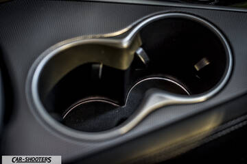 Infiniti Q50 – detail, center console cup holder close-up