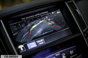 Infiniti Q50 – dashboard, infotainment screen showing backup camera