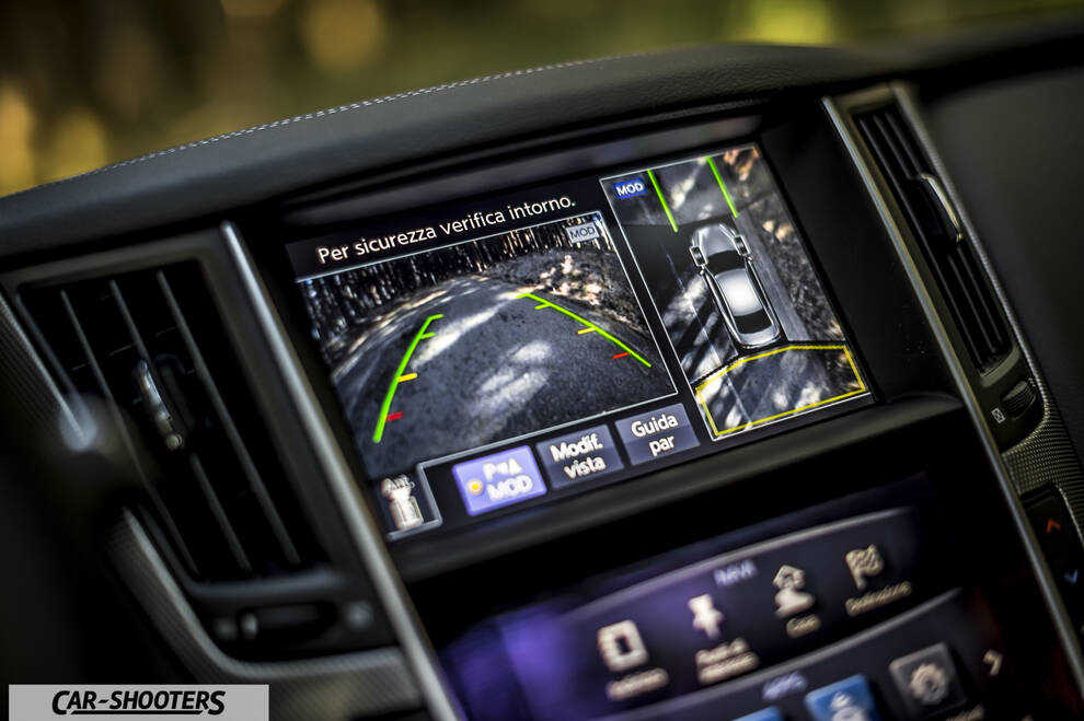 Infiniti Q50 – dashboard, backup camera display on dashboard