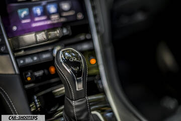 Infiniti Q50 – detail, gear shifter close-up