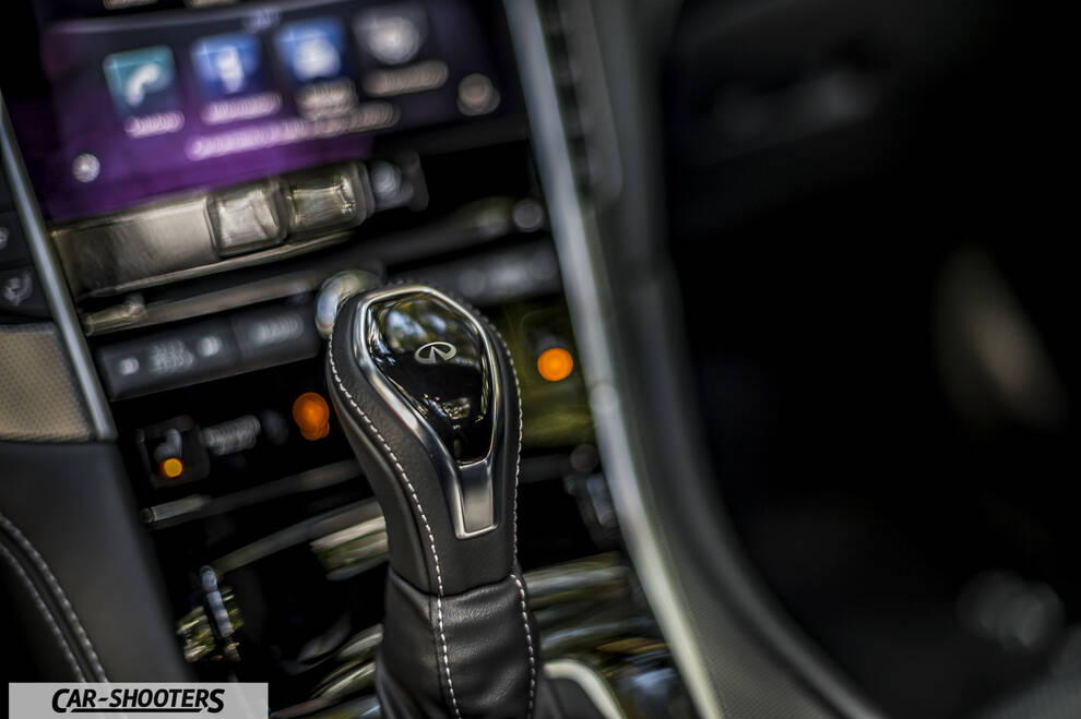 Infiniti Q50 – detail, gear shifter close-up