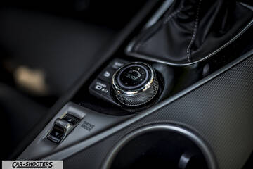 Infiniti Q50 – interior, infotainment rotary dial and console