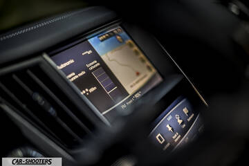 Infiniti Q50 – dashboard, center console display screen