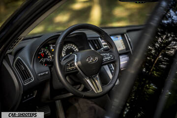 Infiniti Q50 – dashboard, leather steering wheel and dashboard