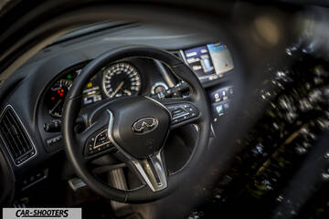 Infiniti Q50 – dashboard, steering wheel close-up