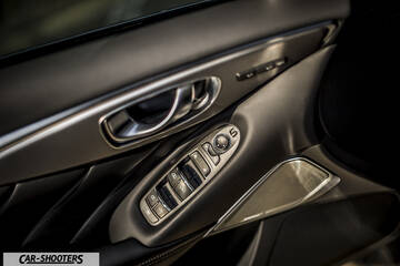 Infiniti Q50 – interior, door panel controls and handle