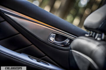 Infiniti Q50 – interior, door panel close-up