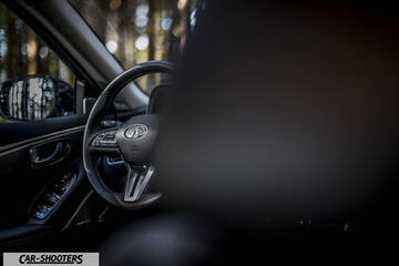 Infiniti Q50 – interior, view from rear seat