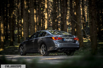 Infiniti Q50 – rear three-quarter, grey metallic in a forest