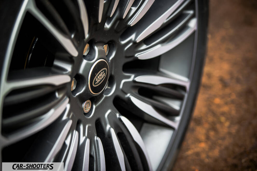 detail, alloy wheel close-up