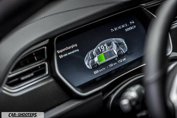 Tesla Model S – dashboard, digital instrument cluster