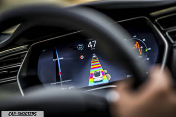 Tesla Model S – dashboard, digital instrument cluster