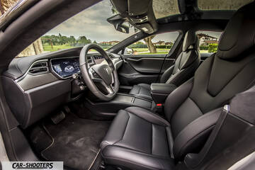 Tesla Model S – interior, leather front seats