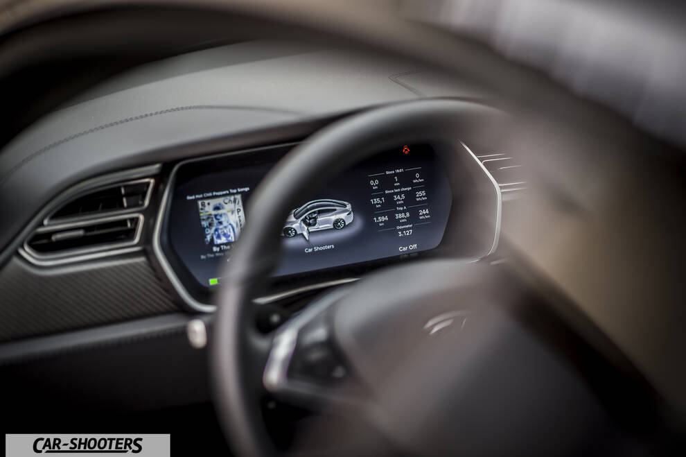 Tesla Model S – dashboard, digital instrument cluster