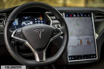 Tesla Model S – dashboard, large vertical touchscreen display