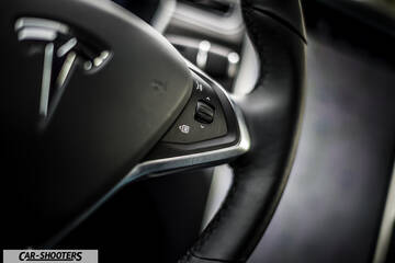 Tesla Model S – dashboard, steering wheel close-up